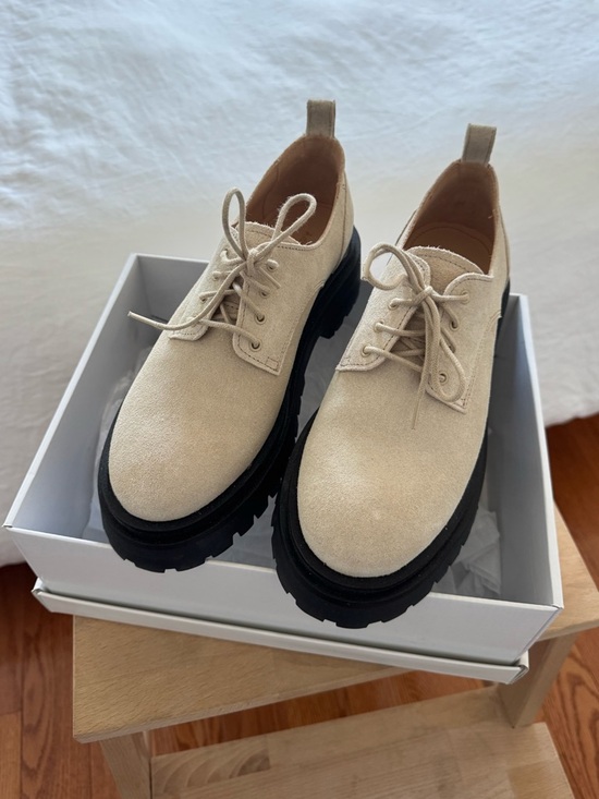 & Other Stories Shoes - & Other Stories Beige Suede Lace-Up Women's Oxford Shoes with Chunky Black Sole